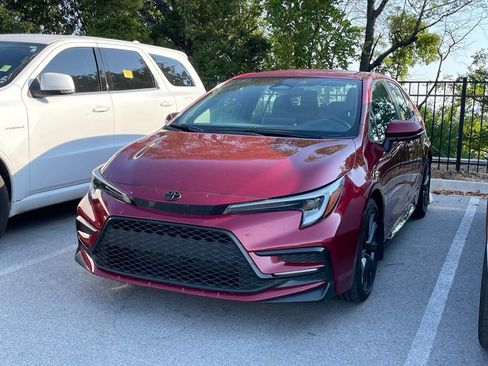 Used 2024 Toyota Corolla SE FWD image 3