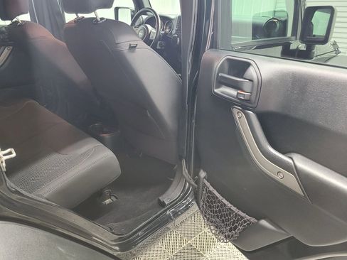 Used 2017 Jeep Wrangler Unlimited Sport AWD/4WD image 36