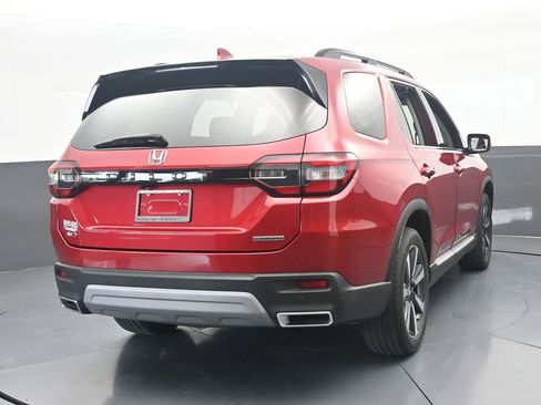 Used 2024 Honda Pilot Touring image 5