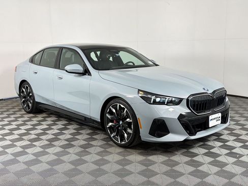 Used 2025 BMW i5 eDrive40i w/ Executive Package RWD image 7