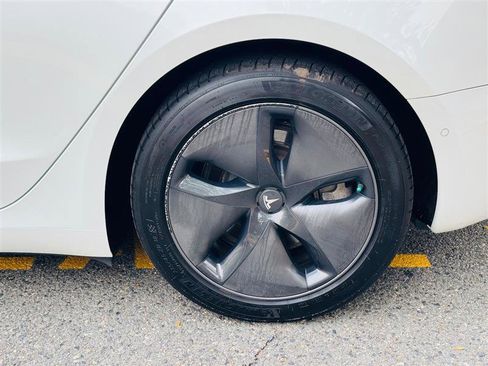 Used 2018 Tesla Model 3 image 17