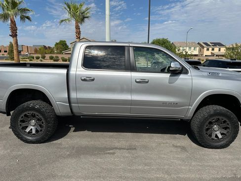 Used 2019 RAM 1500 Laramie AWD/4WD image 3