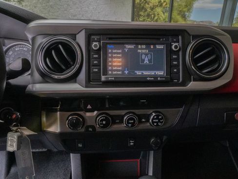 Used 2016 Toyota Tacoma SR5 w/ SR5 Appearance Package (SN) AWD/4WD image 12