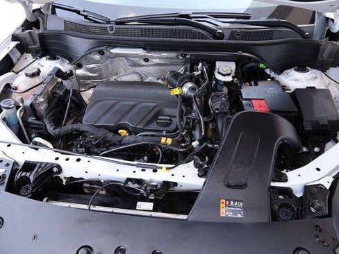 Used 2025 Chevrolet Trax LT w/ LT Convenience Package FWD image 27
