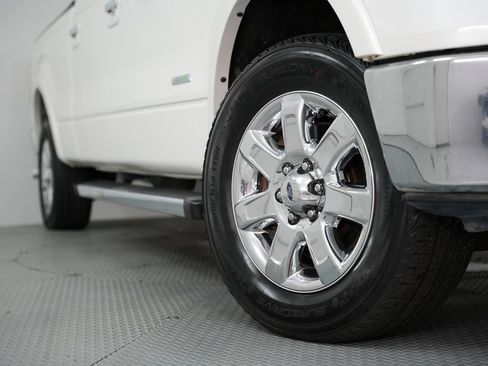 Used 2014 Ford F150 Lariat w/ Lariat Chrome Package image 16