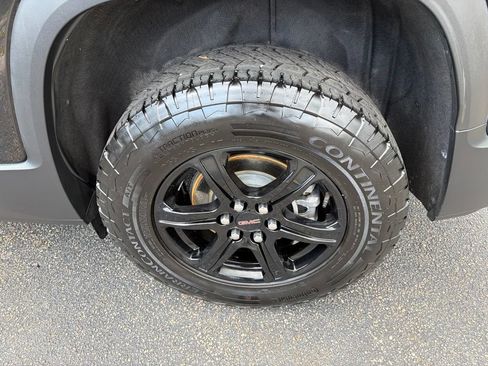 Certified 2023 GMC Acadia AT4 AWD/4WD image 5