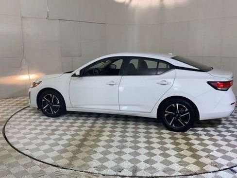 Used 2024 Nissan Sentra SV FWD image 8