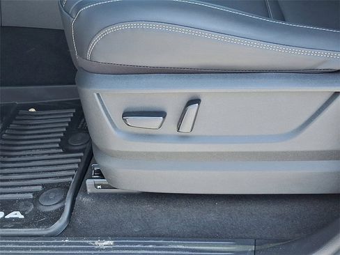 New 2026 Nissan Armada SV image 21