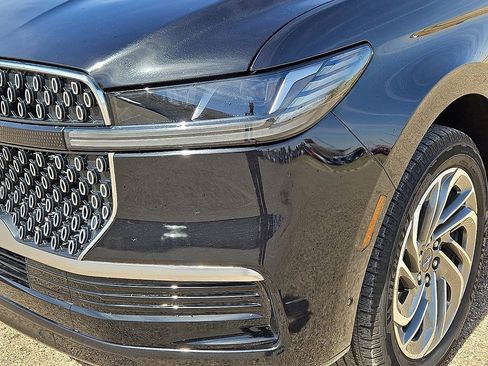 Used 2025 Lincoln Navigator Reserve AWD/4WD image 10