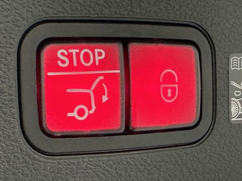 Certified 2025 Mercedes-Benz GLS 450 4MATIC image 23