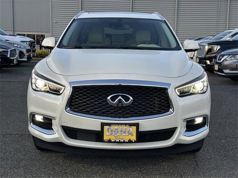 Used 2019 INFINITI QX60 Luxe w/ Essential Package image 2