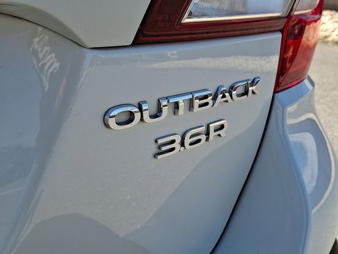 Used 2019 Subaru Outback 3.6R Touring AWD/4WD image 32