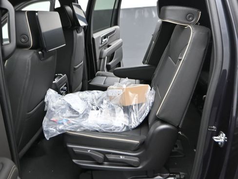 New 2026 GMC Yukon XL Elevation w/ Elevation Premium Package AWD/4WD image 17