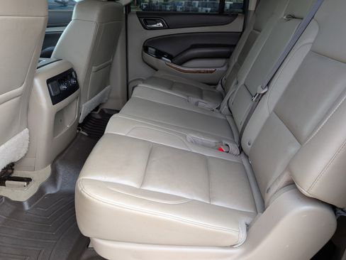 Used 2020 Chevrolet Suburban Premier RWD image 13