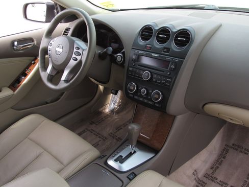 Used 2007 Nissan Altima 3.5 SL w/ Emergency Aid Pkg image 10