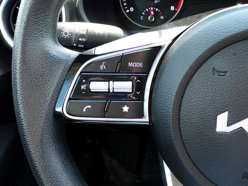 Used 2023 Kia Forte LXS w/ LXS Technology Package image 18