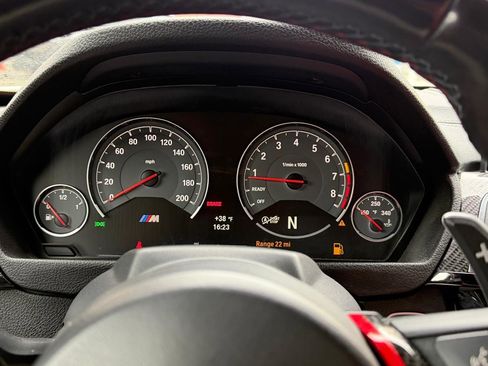 Used 2018 BMW M4 Convertible image 16