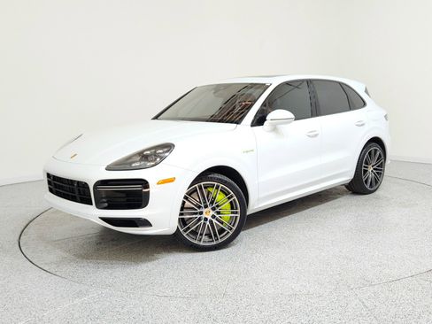 Used 2022 Porsche Cayenne Turbo S image 1