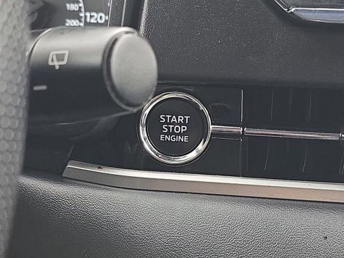 Used 2024 Mitsubishi Outlander SE image 33