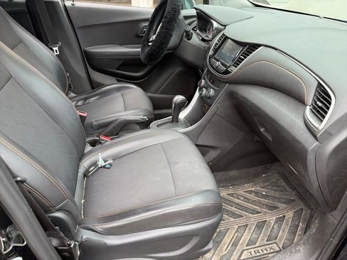 Used 2017 Chevrolet Trax LT w/ LT Convenience Package AWD/4WD image 5