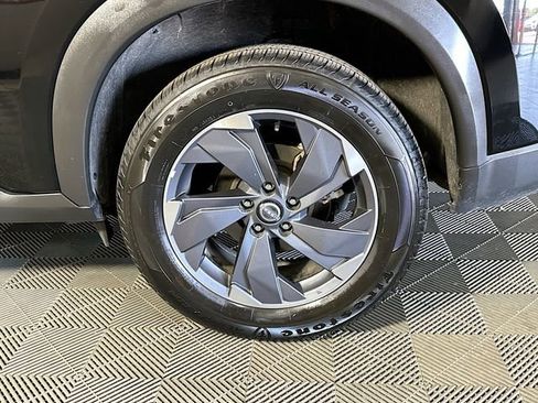 Used 2025 Nissan Rogue SV image 27