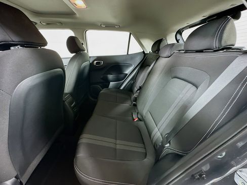 Used 2025 Hyundai Venue SEL FWD image 27