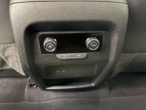Used 2025 Chevrolet Traverse LT FWD image 31