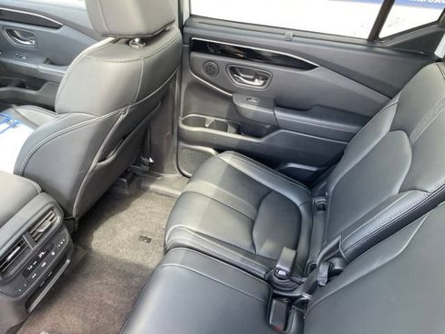 Used 2023 Honda Pilot Touring image 32