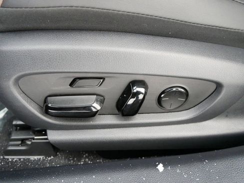 Certified 2025 Lexus ES 300h w/ Accessory Package (Z2) image 17