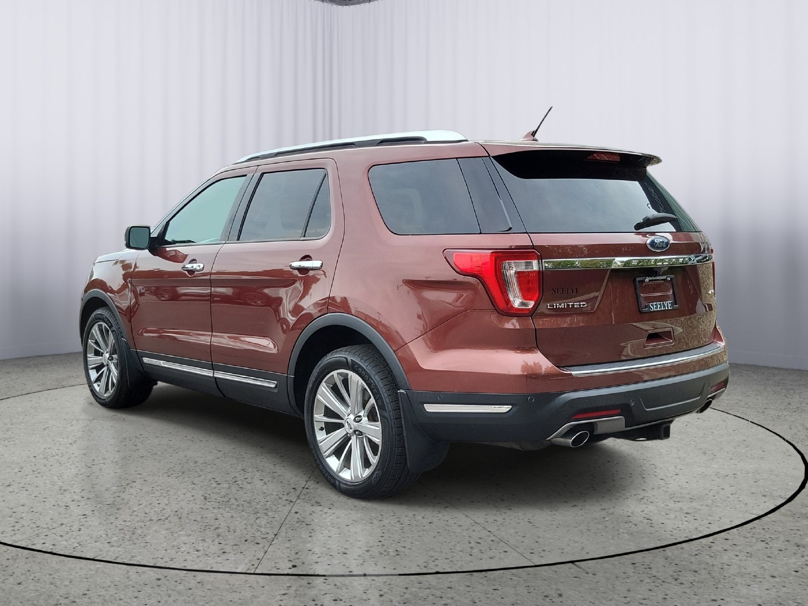 Used 2018 Ford Explorer Limited w/ Equipment Group 301A AWD/4WD image 4