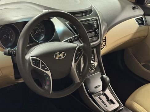 Used 2013 Hyundai Elantra GLS w/ Preferred Pkg image 16