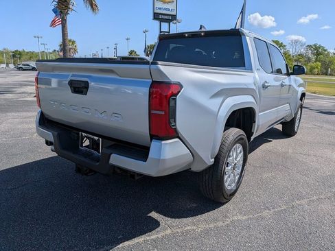 Used 2025 Toyota Tacoma SR5 RWD image 6