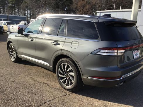 Used 2025 Lincoln Aviator AWD image 13