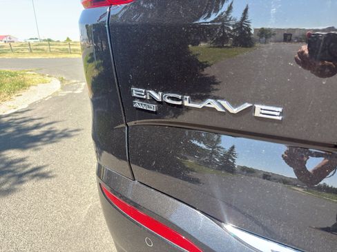 Used 2024 Buick Enclave Essence image 10