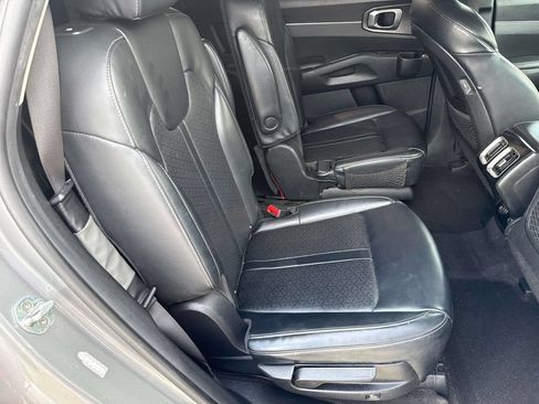 Used 2022 Kia Sorento S FWD image 11