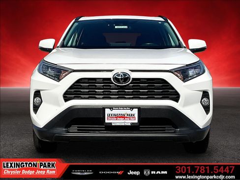 Used 2019 Toyota RAV4 XLE AWD/4WD image 2