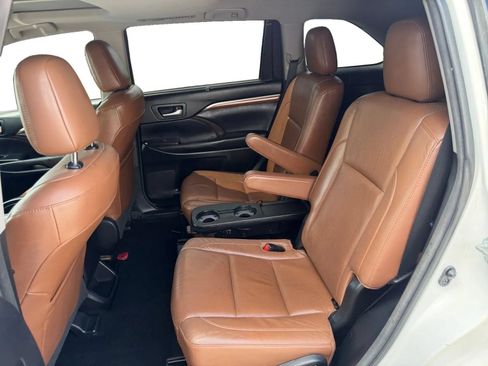 Used 2017 Toyota Highlander Limited FWD image 17