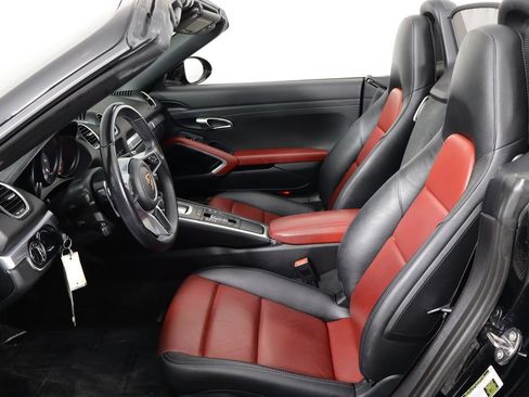 Used 2019 Porsche 718 Boxster RWD image 17