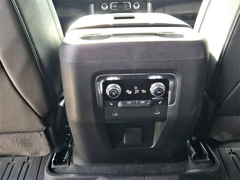 Used 2022 GMC Yukon SLT w/ SLT Premium Package image 15