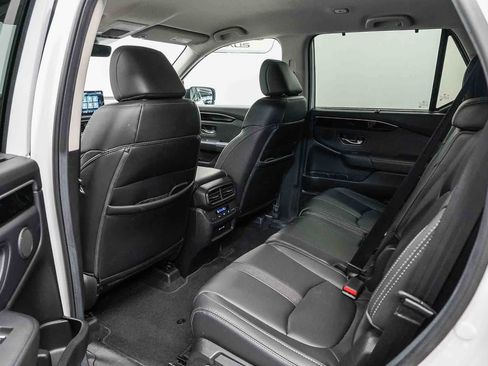 Used 2025 Honda Pilot EX-L image 18