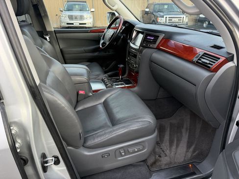 Used 2009 Lexus LX 570 Base image 23