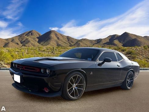 Used 2016 Dodge Challenger R/T Scat Pack w/ Leather Interior Group image 2
