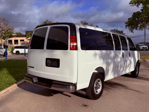 Used 2025 Chevrolet Express 3500 LT w/ LT Preferred Equipment Group RWD image 5