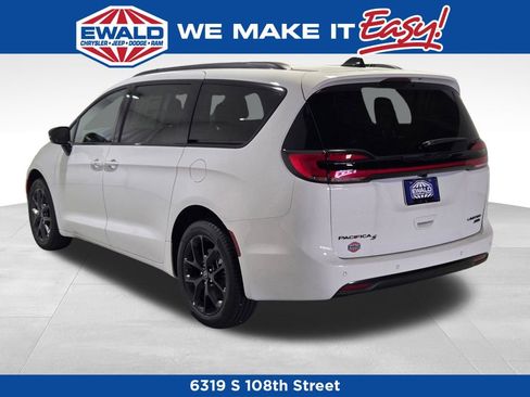 New 2026 Chrysler Pacifica Limited w/ S Appearance Package image 19