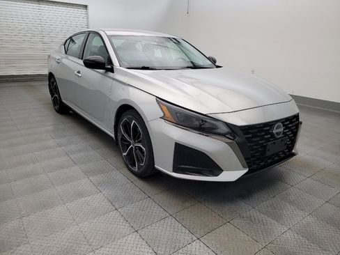 Used 2024 Nissan Altima 2.5 SR FWD image 13
