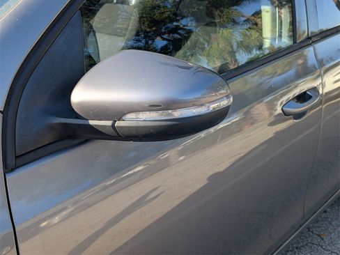 Used 2011 Volkswagen Golf 4-Door image 21