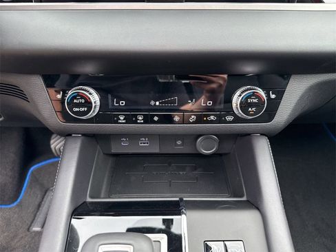 New 2025 Mitsubishi Outlander SE image 30