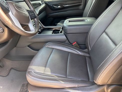 Used 2023 GMC Yukon XL Denali AWD/4WD image 8