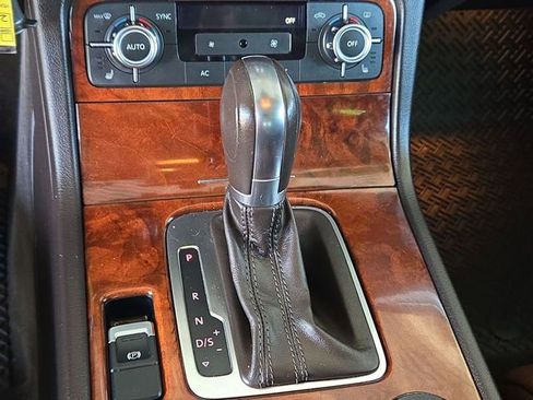 Used 2013 Volkswagen Touareg VR6 image 31