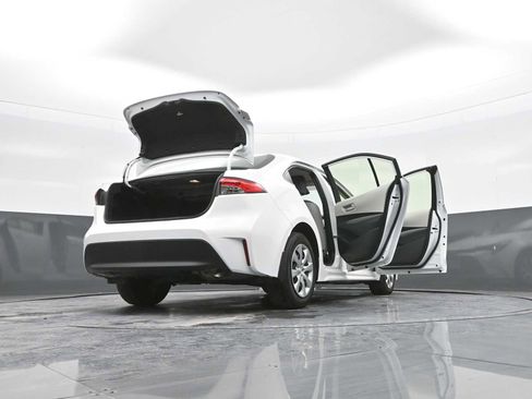 Used 2024 Toyota Corolla LE image 31